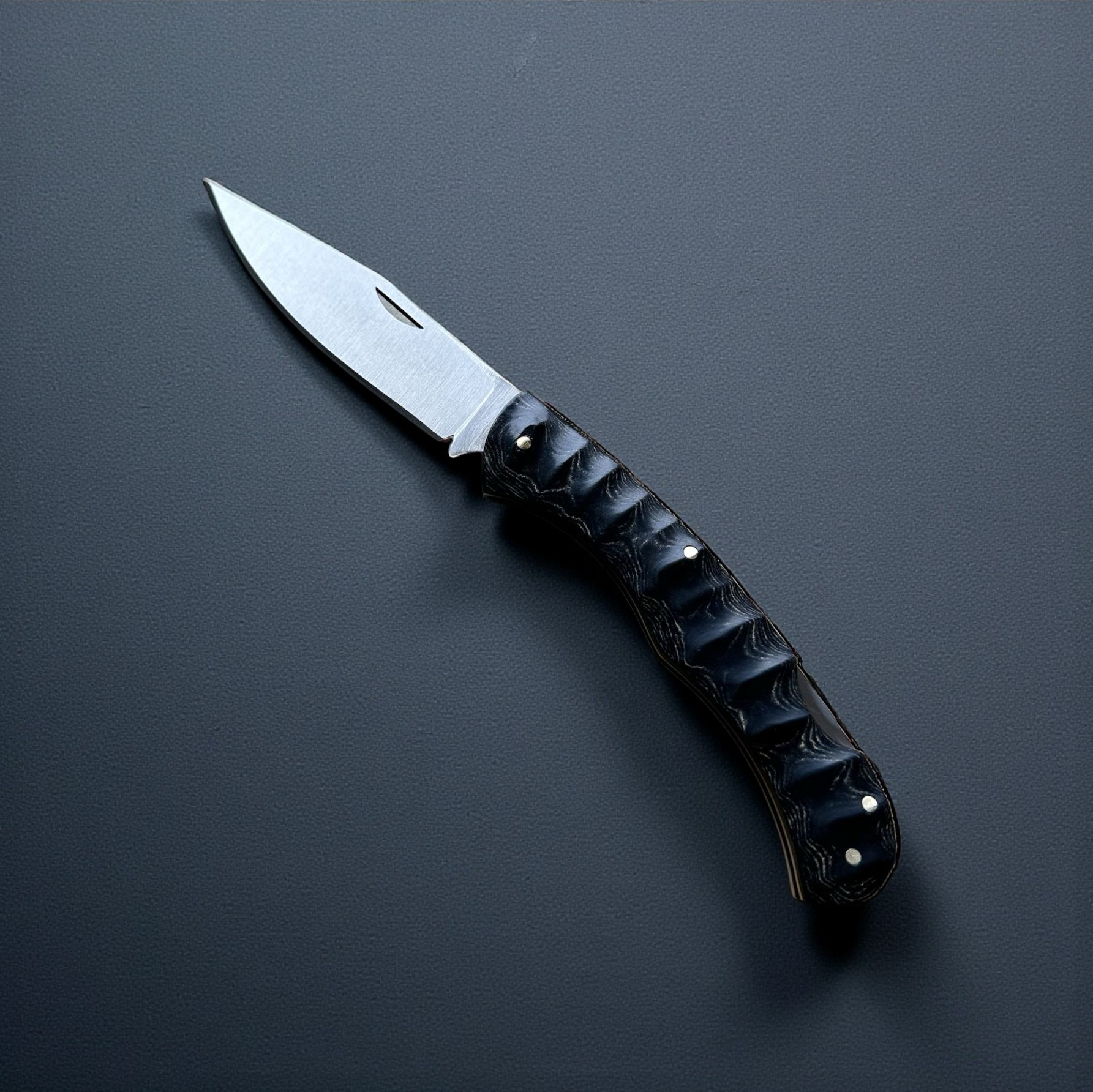 El yapımı kilitli model çakı