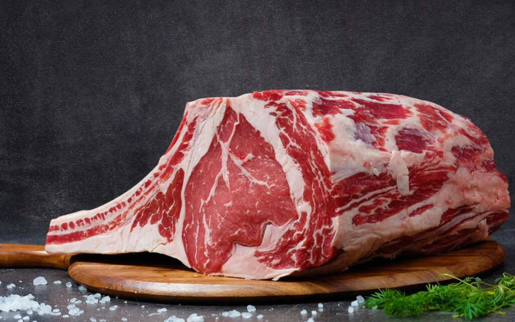 Kasap bıçağıyla kurban etinin lif yönüne karşı kuşbaşı doğranması.